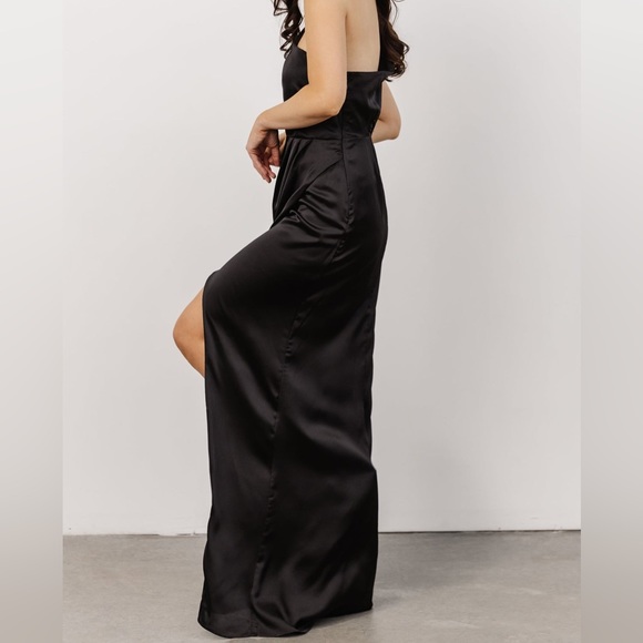 (Black)Morgan One Shoulder Gown - Picture 4 of 14